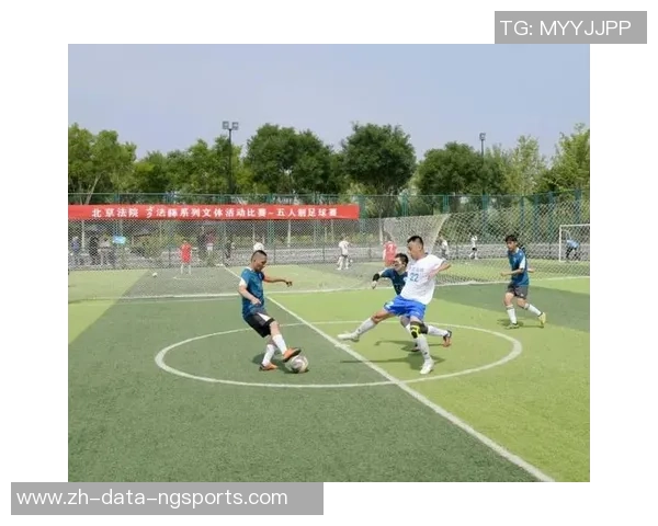 骄阳足球点燃激情青春展现团队精神与拼搏力量的完美结合